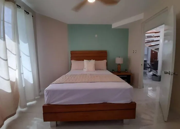 Modern Penthouse @ Sandcastles *