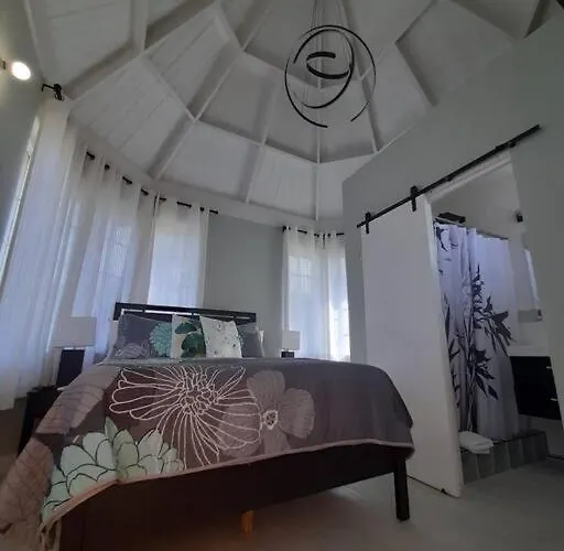 Modern Penthouse @ Sandcastles Apartment Ocho Rios