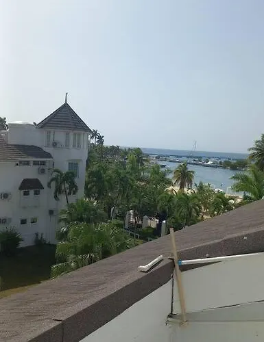 Modern Penthouse @ Sandcastles Ocho Rios