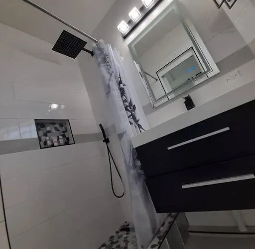 Modern Penthouse @ Sandcastles